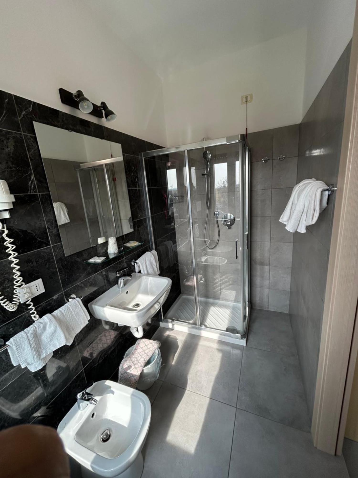 Hotel Marchina Брешия Экстерьер фото